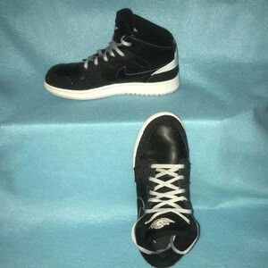 NIKE Air Jordan Retro 1  black & white leather released 2013 size 4YW / 6 women